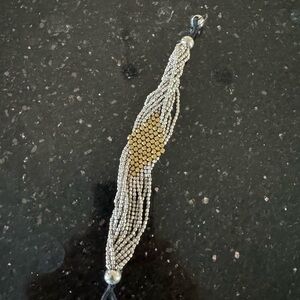 Beaded bracelet in metallic silver and gold with diamond shape pattern